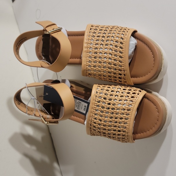 Universal Thread NIB Alba Beige Tan Platform Sandals sz 9.5 Memory Comfort Foam - Picture 5 of 12